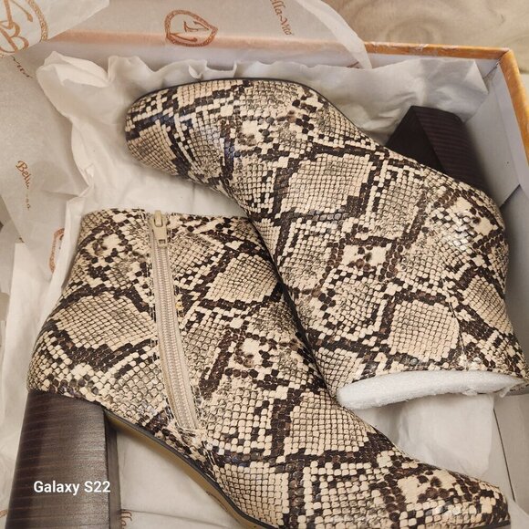 Bella Vita Women's Wilma Ankle Booties Taupe Snake Size 7 W. NIB - Picture 9 of 10